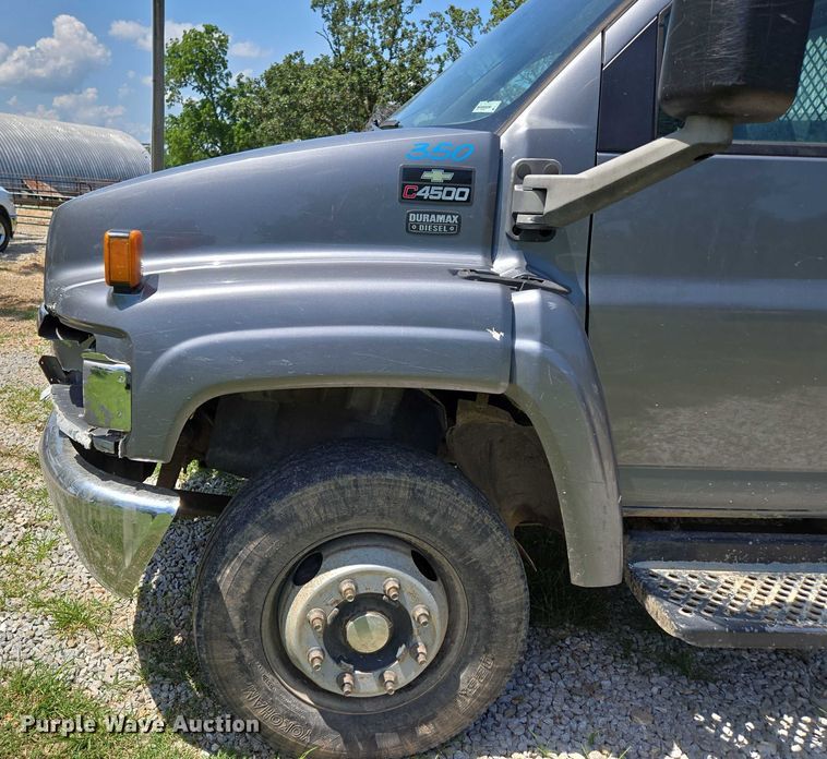 image for item ED2135 2006 Chevrolet C4500 flatbed truck