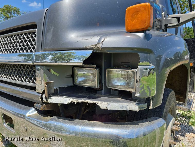 image for item ED2135 2006 Chevrolet C4500 flatbed truck