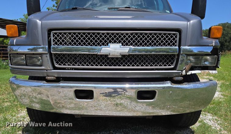 image for item ED2135 2006 Chevrolet C4500 flatbed truck