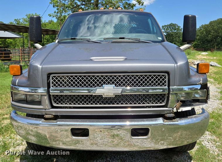 image for item ED2135 2006 Chevrolet C4500 flatbed truck