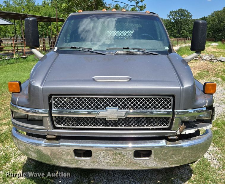 image for item ED2135 2006 Chevrolet C4500 flatbed truck