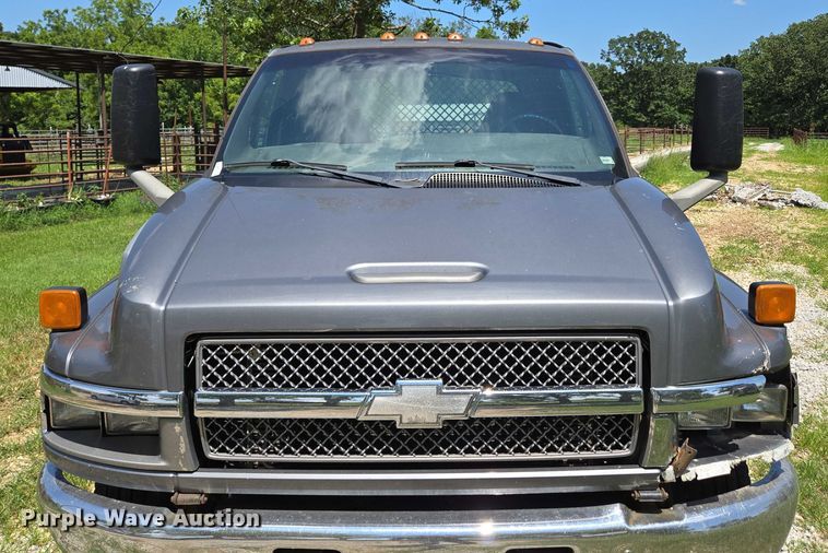 image for item ED2135 2006 Chevrolet C4500 flatbed truck