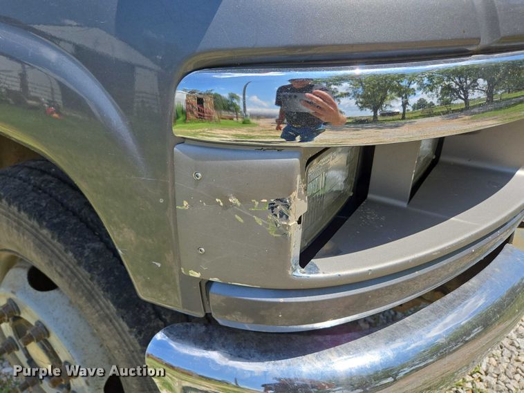 image for item ED2135 2006 Chevrolet C4500 flatbed truck