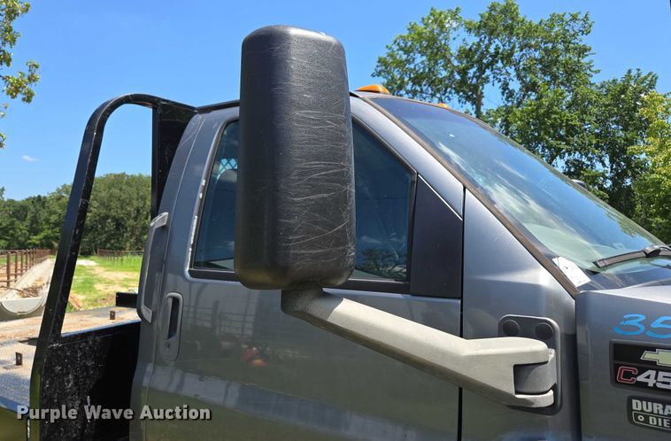 image for item ED2135 2006 Chevrolet C4500 flatbed truck