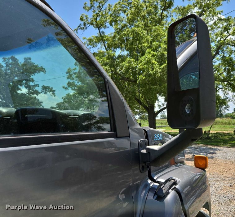 image for item ED2135 2006 Chevrolet C4500 flatbed truck