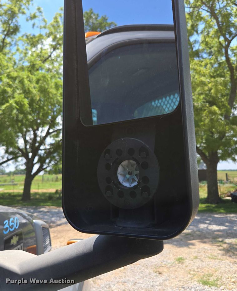 image for item ED2135 2006 Chevrolet C4500 flatbed truck