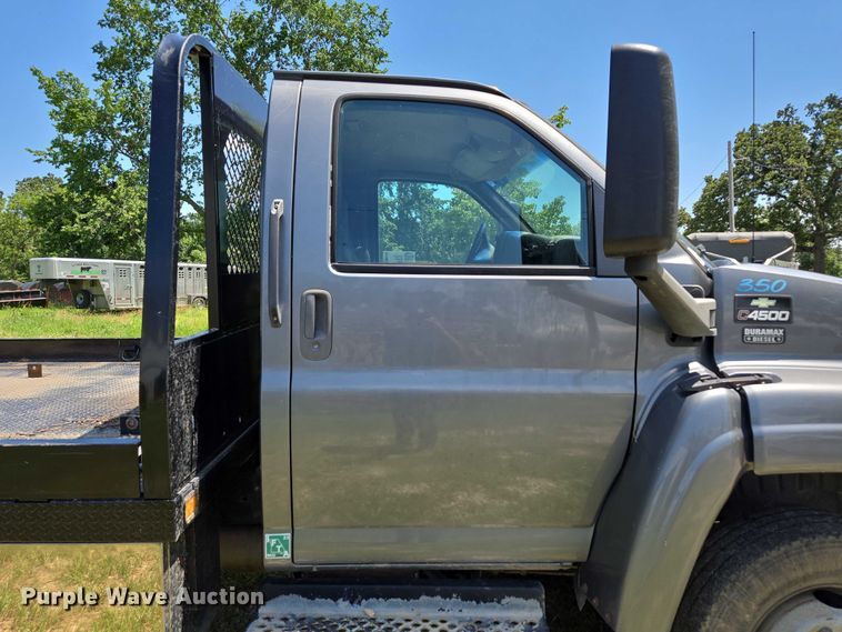 image for item ED2135 2006 Chevrolet C4500 flatbed truck