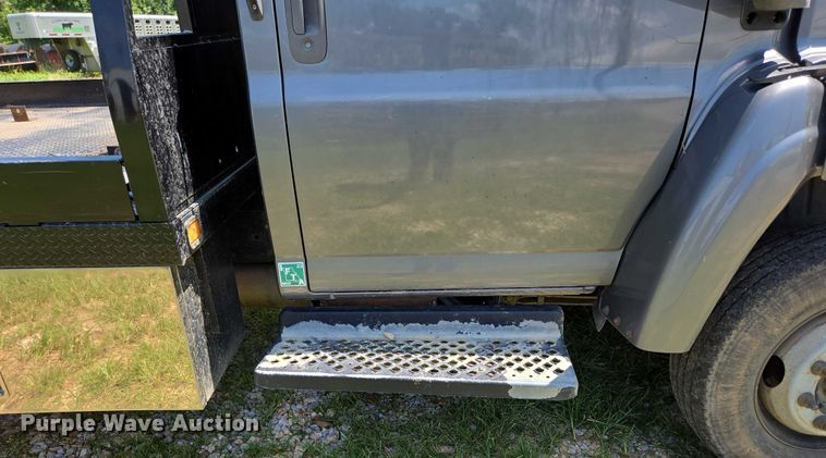image for item ED2135 2006 Chevrolet C4500 flatbed truck