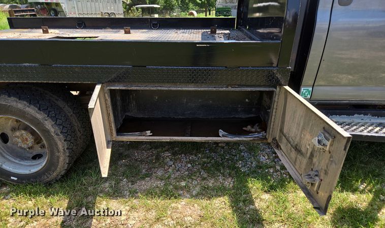 image for item ED2135 2006 Chevrolet C4500 flatbed truck