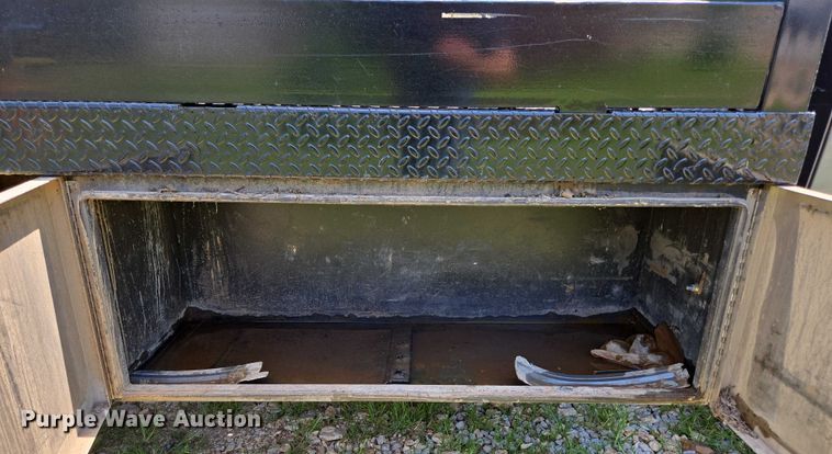 image for item ED2135 2006 Chevrolet C4500 flatbed truck