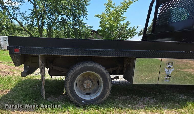 image for item ED2135 2006 Chevrolet C4500 flatbed truck