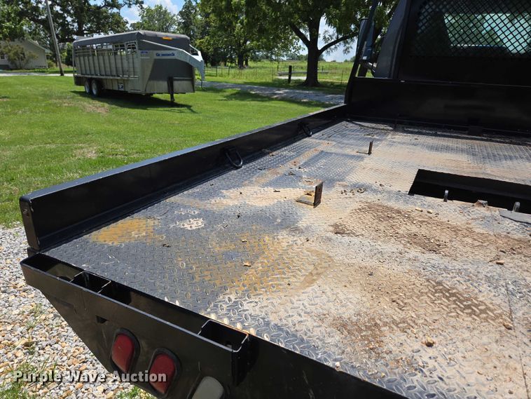 image for item ED2135 2006 Chevrolet C4500 flatbed truck