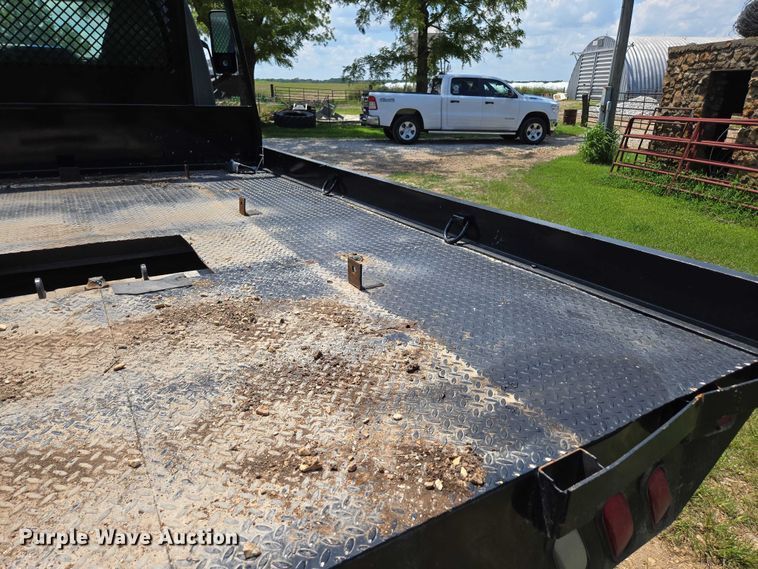 image for item ED2135 2006 Chevrolet C4500 flatbed truck