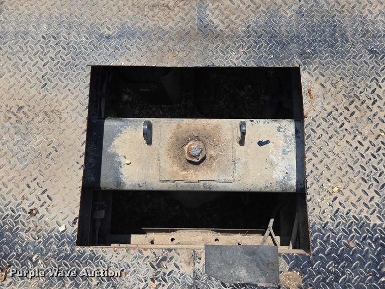 image for item ED2135 2006 Chevrolet C4500 flatbed truck