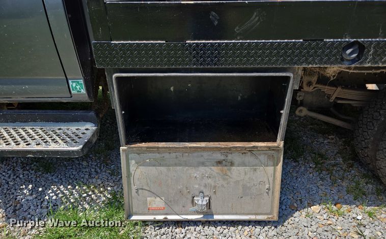 image for item ED2135 2006 Chevrolet C4500 flatbed truck