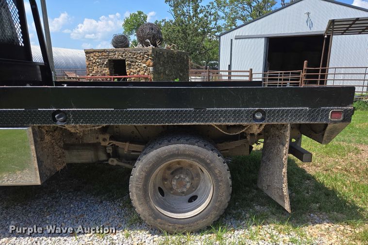 image for item ED2135 2006 Chevrolet C4500 flatbed truck