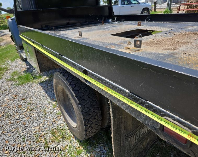 image for item ED2135 2006 Chevrolet C4500 flatbed truck