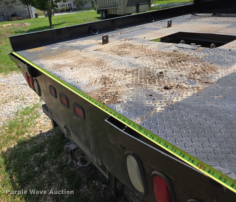 image for item ED2135 2006 Chevrolet C4500 flatbed truck