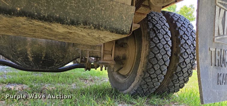 image for item ED2135 2006 Chevrolet C4500 flatbed truck