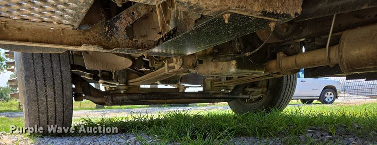 image for item ED2135 2006 Chevrolet C4500 flatbed truck