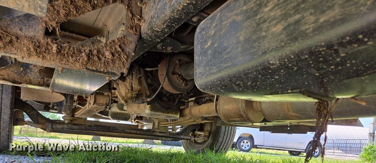 image for item ED2135 2006 Chevrolet C4500 flatbed truck