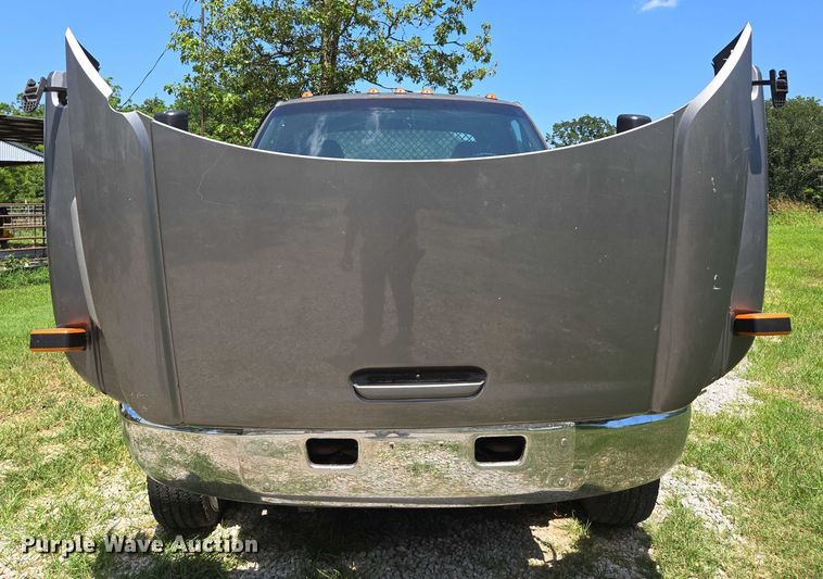 image for item ED2135 2006 Chevrolet C4500 flatbed truck