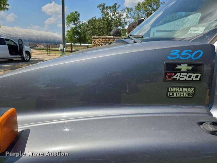 image for item ED2135 2006 Chevrolet C4500 flatbed truck