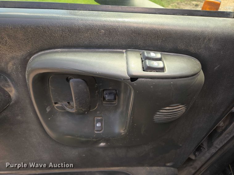 image for item ED2135 2006 Chevrolet C4500 flatbed truck