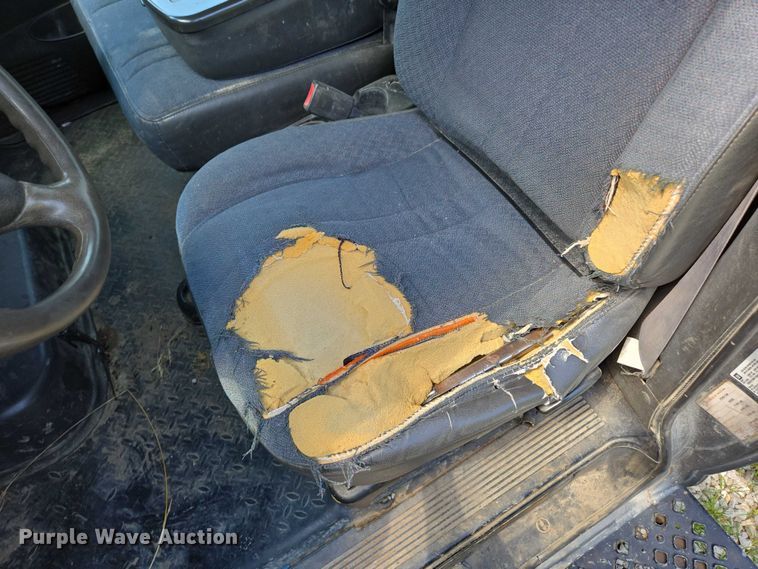 image for item ED2135 2006 Chevrolet C4500 flatbed truck