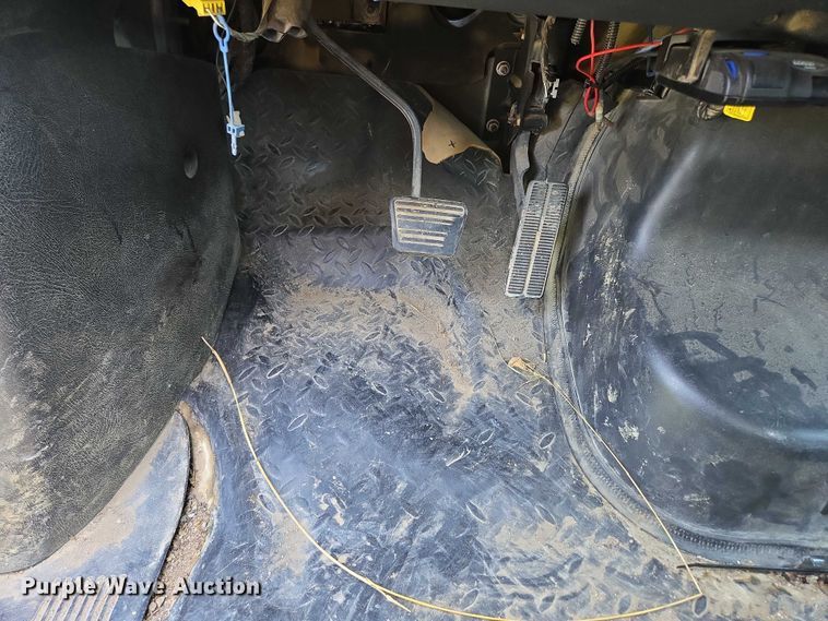 image for item ED2135 2006 Chevrolet C4500 flatbed truck