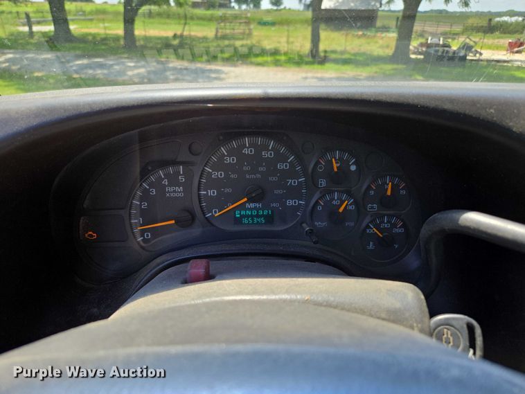 image for item ED2135 2006 Chevrolet C4500 flatbed truck