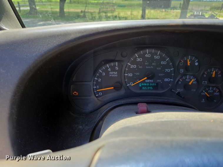 image for item ED2135 2006 Chevrolet C4500 flatbed truck