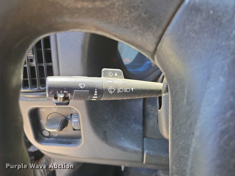 image for item ED2135 2006 Chevrolet C4500 flatbed truck