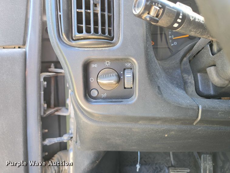 image for item ED2135 2006 Chevrolet C4500 flatbed truck