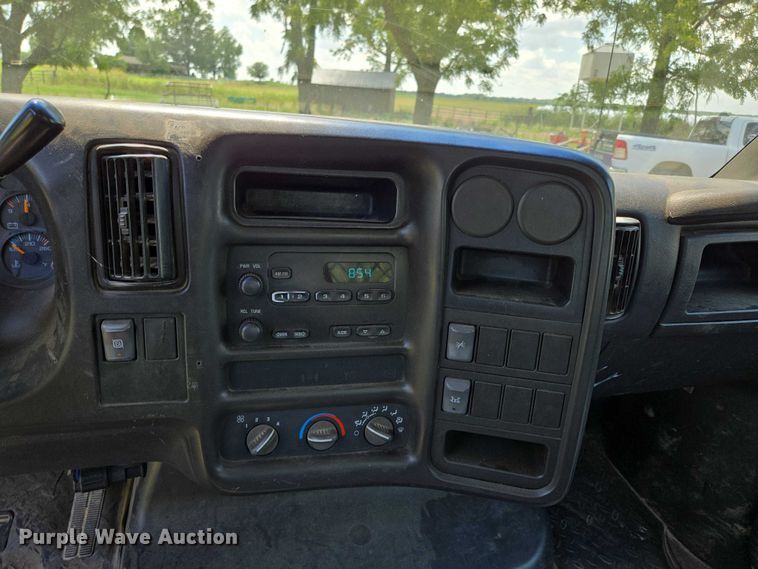 image for item ED2135 2006 Chevrolet C4500 flatbed truck