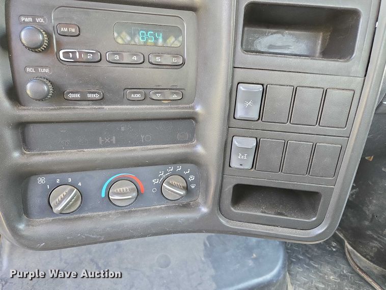 image for item ED2135 2006 Chevrolet C4500 flatbed truck