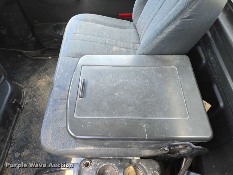 image for item ED2135 2006 Chevrolet C4500 flatbed truck