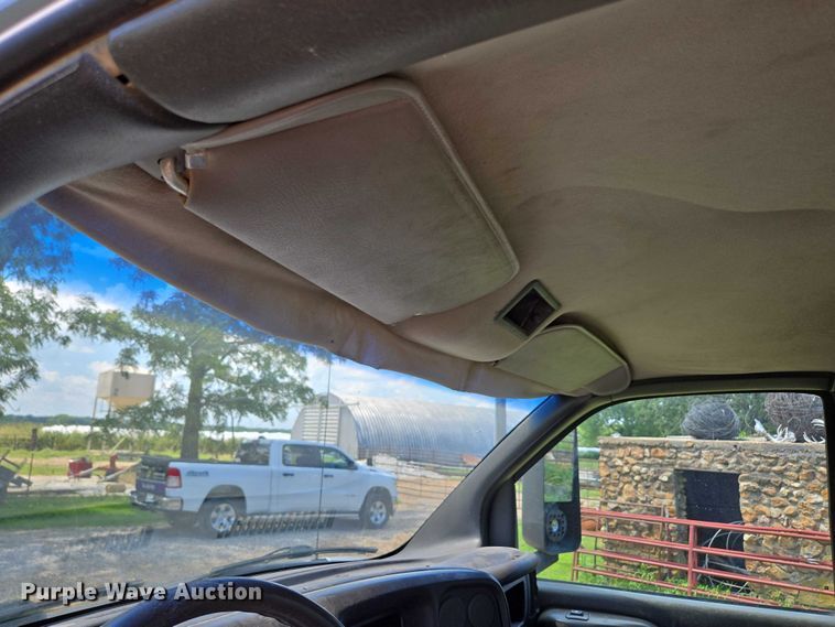 image for item ED2135 2006 Chevrolet C4500 flatbed truck