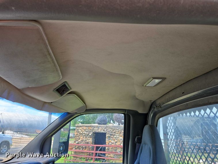 image for item ED2135 2006 Chevrolet C4500 flatbed truck