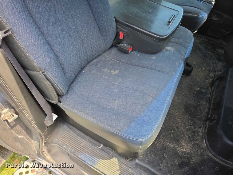 image for item ED2135 2006 Chevrolet C4500 flatbed truck