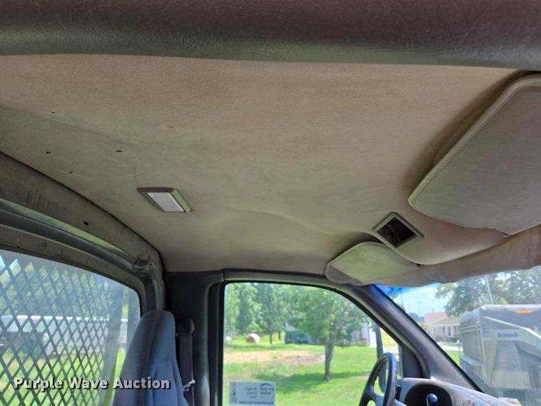 image for item ED2135 2006 Chevrolet C4500 flatbed truck