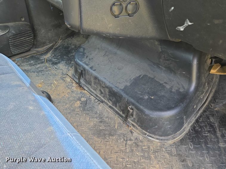 image for item ED2135 2006 Chevrolet C4500 flatbed truck