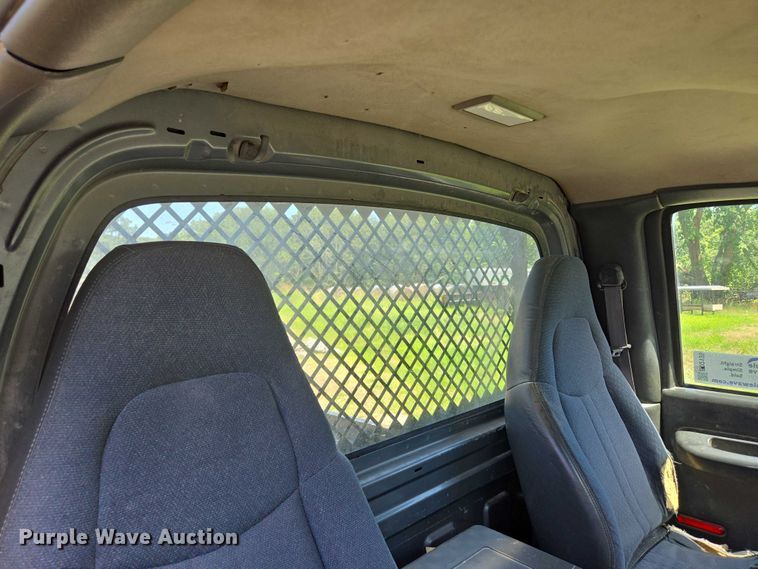 image for item ED2135 2006 Chevrolet C4500 flatbed truck