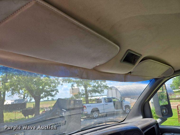 image for item ED2135 2006 Chevrolet C4500 flatbed truck