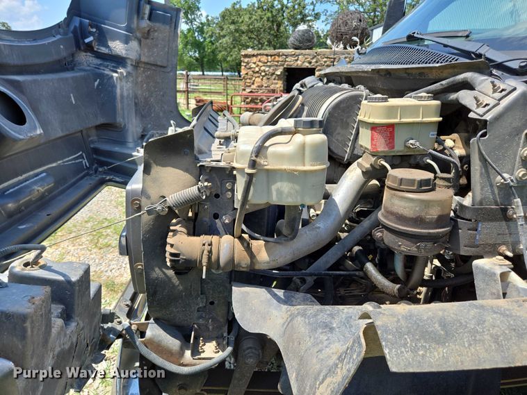 image for item ED2135 2006 Chevrolet C4500 flatbed truck