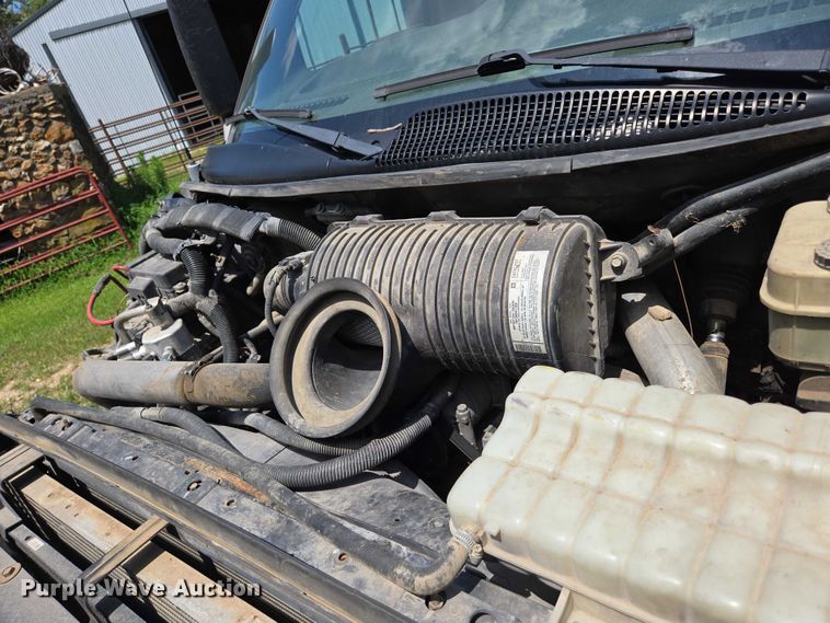 image for item ED2135 2006 Chevrolet C4500 flatbed truck