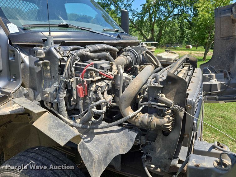 image for item ED2135 2006 Chevrolet C4500 flatbed truck