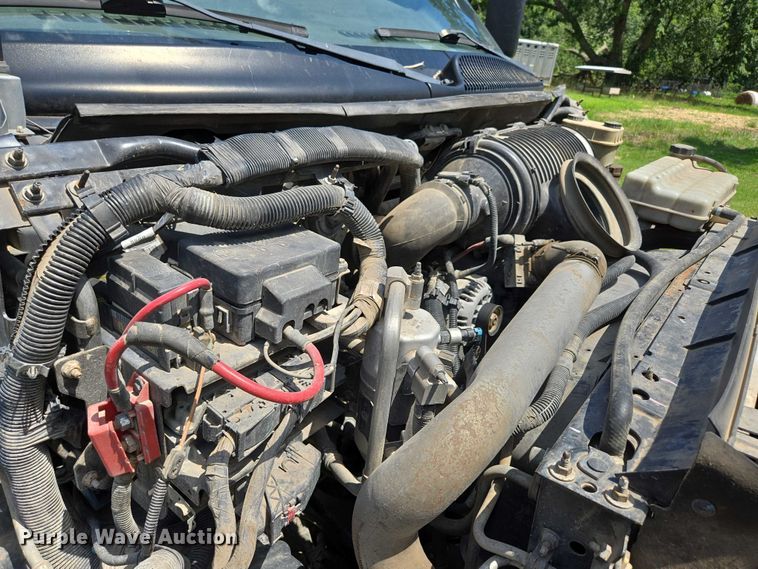 image for item ED2135 2006 Chevrolet C4500 flatbed truck