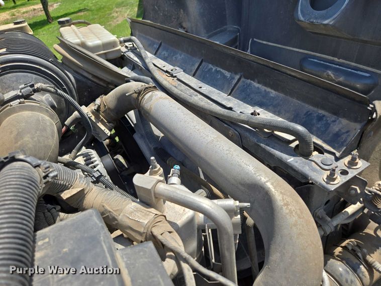 image for item ED2135 2006 Chevrolet C4500 flatbed truck