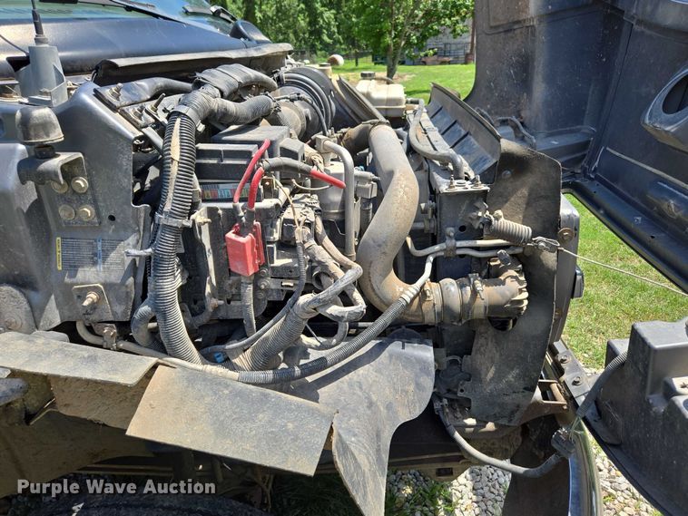 image for item ED2135 2006 Chevrolet C4500 flatbed truck